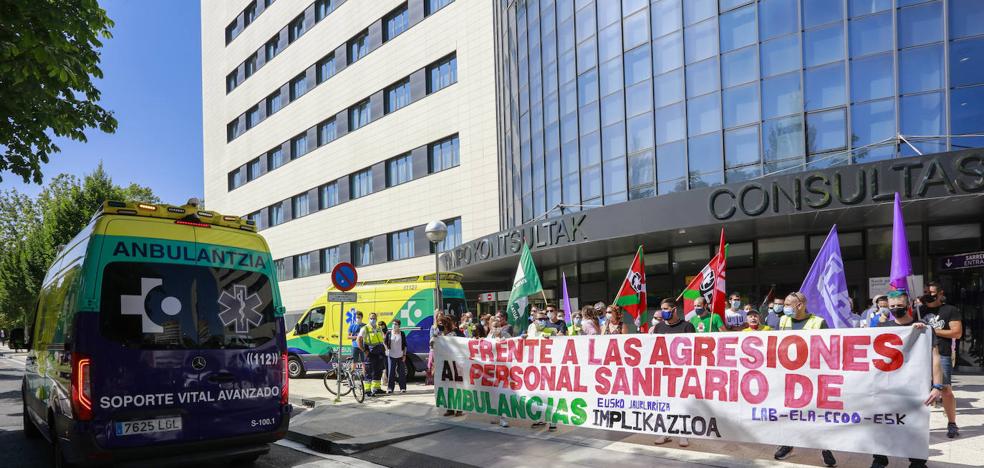 «300 personas pateaban mi ambulancia» - Vimarsana News