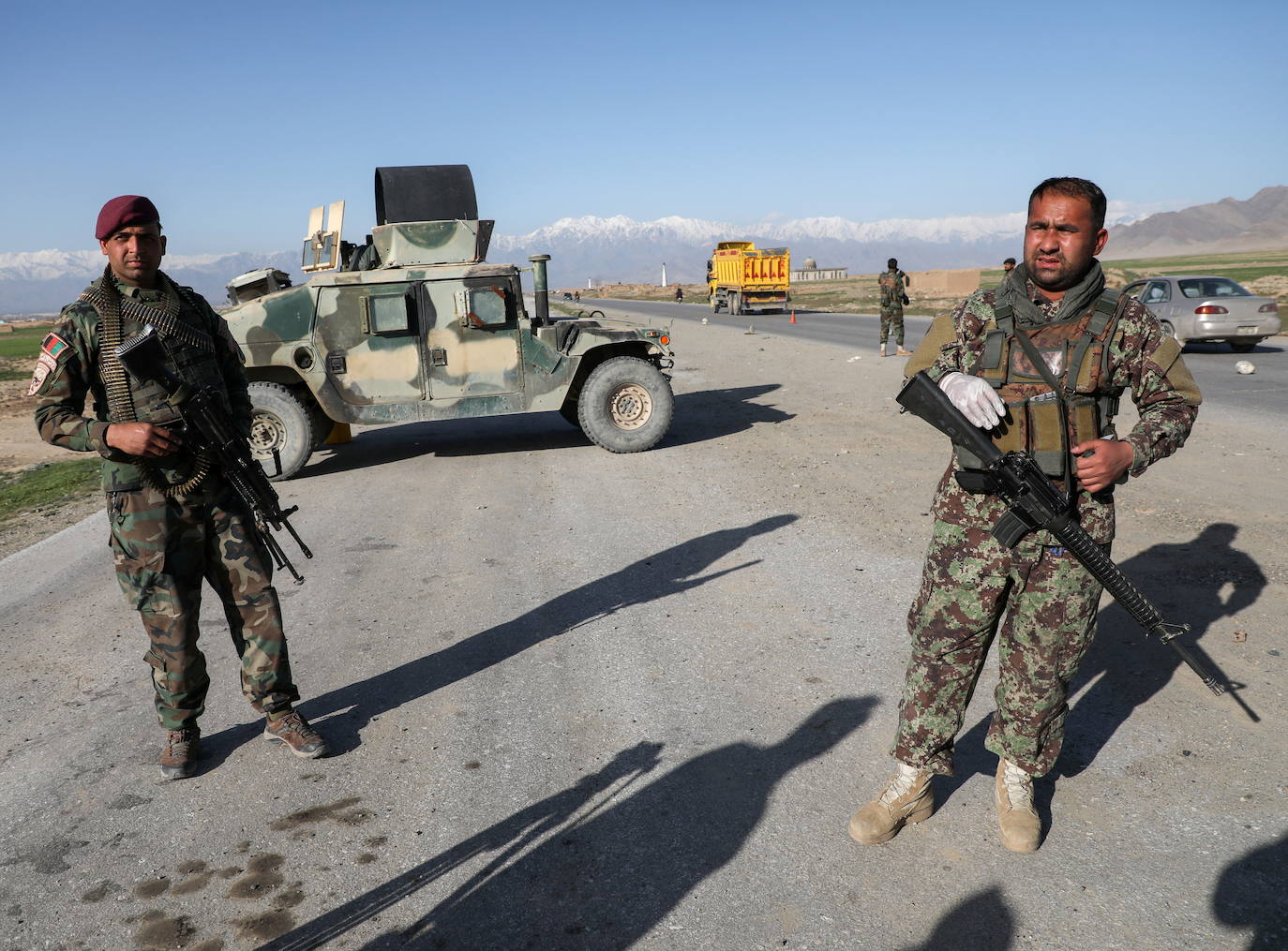 Los talibanes cercan Mazar-e-Sharif sin apenas resistencia del Ejército - Vimarsana News
