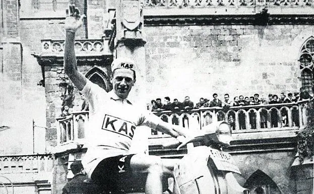 Gabika, vestido de líder, en la Vuelta de 1966. /enrique mugarza