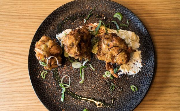 Erizos de bacalao: el pescado con setas y verduras como relleno a una tempura japonesa de nota.