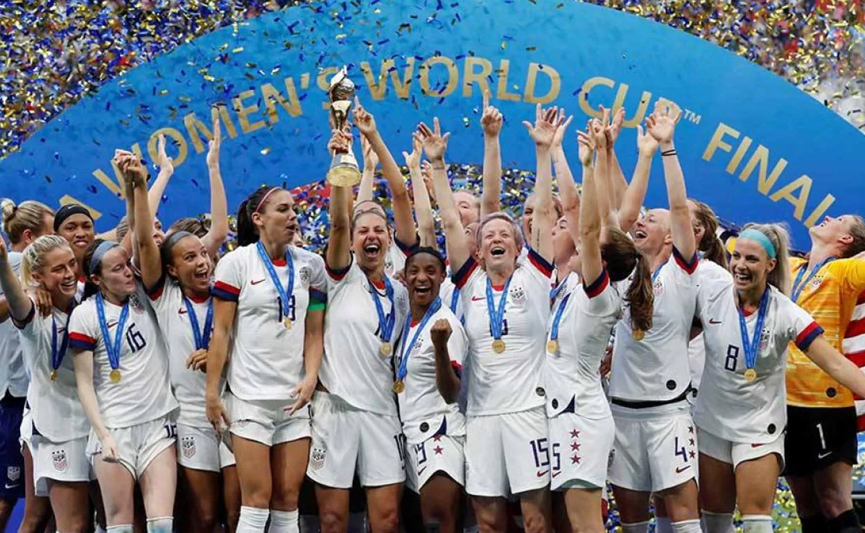 Noreste Sofocar átomo La selección femenina de fútbol de EEUU gana la batalla: cobrarán lo mismo  que los chicos | El Correo