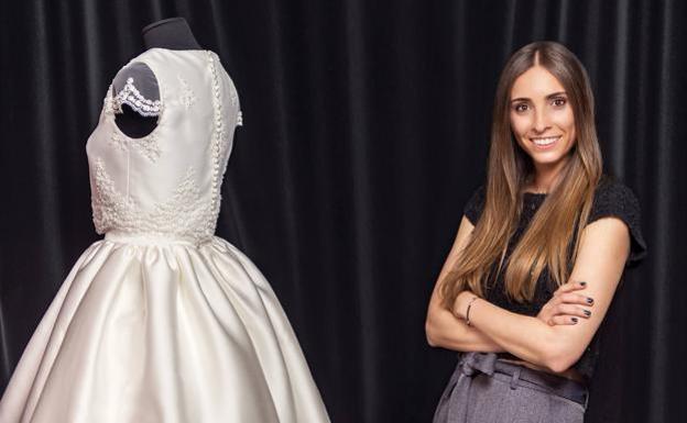 Cristina Tamborero: Cristina Tamborero, de crear vestidos en el salón de  casa a presentarlos en el Ritz de París | El Correo