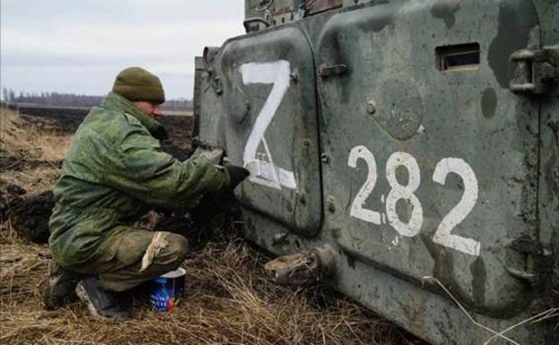 Russian tank with the letter 'Z'.