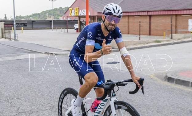 Alejandro Valverde leaves to train first thing in the morning, yesterday.