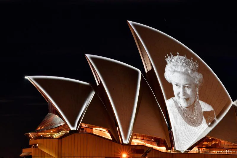 The image of Elizabeth II is reflected in the iconic building of the Sydney Opera House