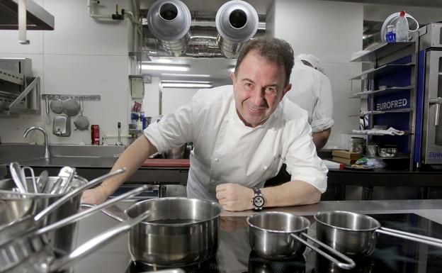 Martín Berasategui, en su cocina. 