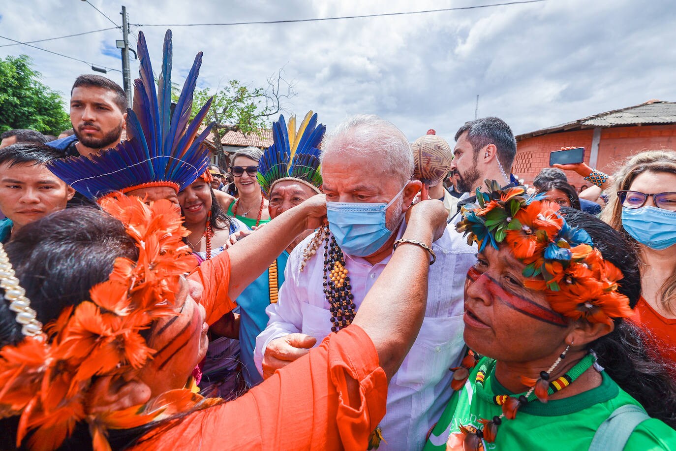 Brazilian President Lula da Silva during his visit to the territory of the indigenous Yanomami population 