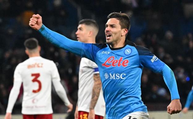 Giovanni Simeone celebrates a goal before Roma. 